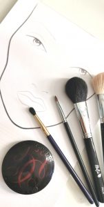 Indywidualny kurs makijażu Warszawa - Kosmetyki i pędzle do makijażu
